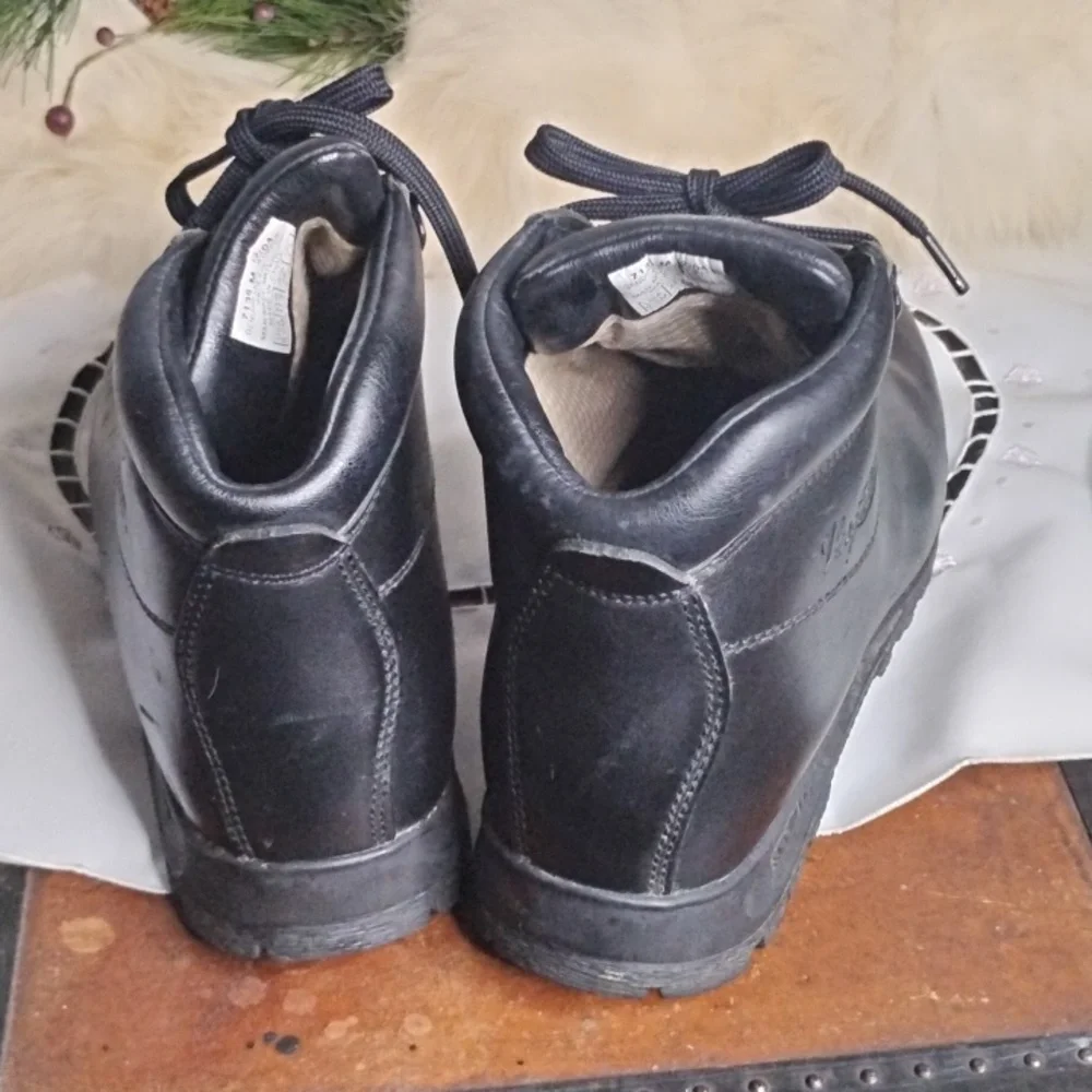 Vasque Men's Black Leather Boots